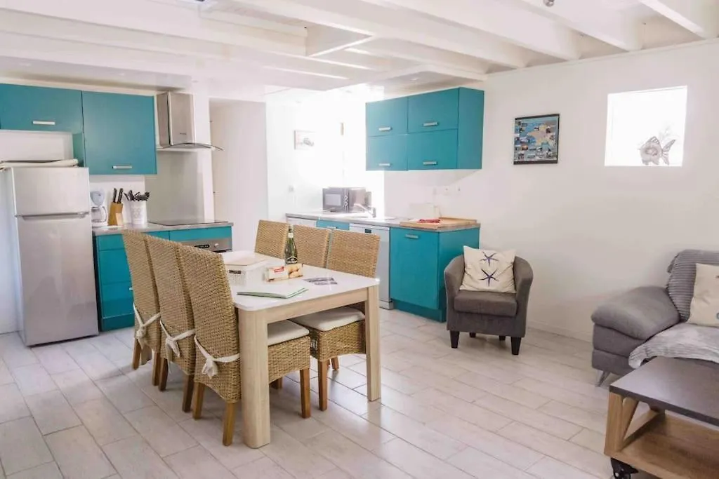 Holiday home Gite Arvor 6P, Piscine Ou Jacuzzi Saint-Evarzec