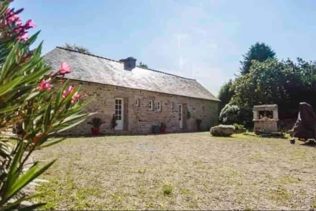 Holiday home Gite Arvor 6P, Piscine Ou Jacuzzi Saint-Evarzec France