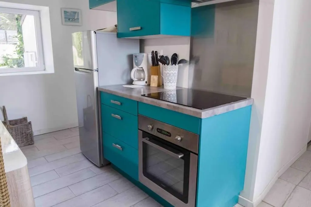 Gite Arvor 6P, Piscine Ou Jacuzzi Saint-Evarzec 0*,  France